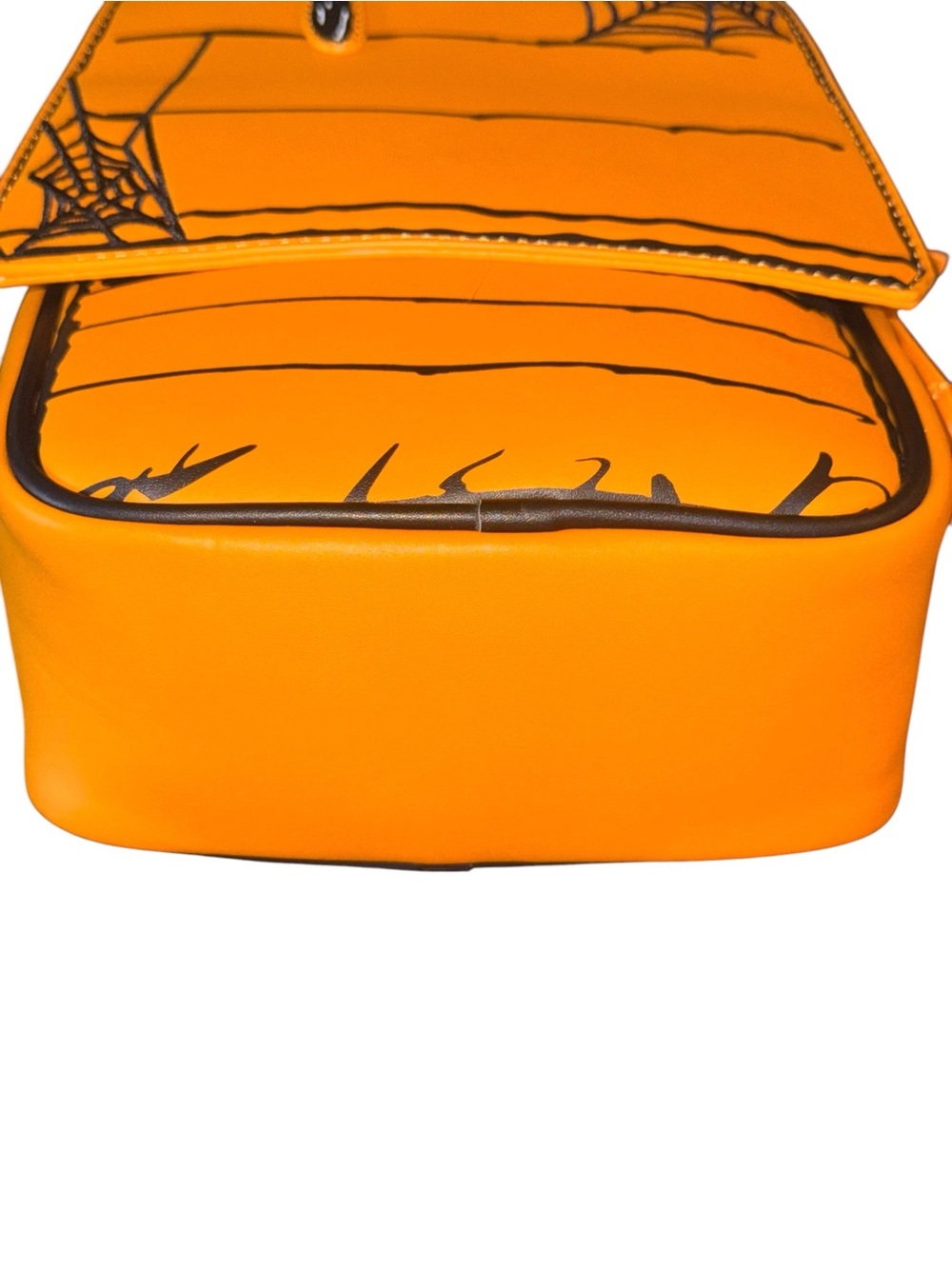 Loungefly Peanuts Great Pumpkin Snoopy Doghouse Crossbody Bag - Picture 7 of 7